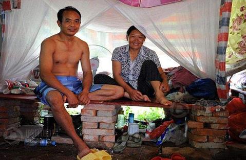 民工夫妻生活的尴尬图：民工夫妻和单身民工混居（图）