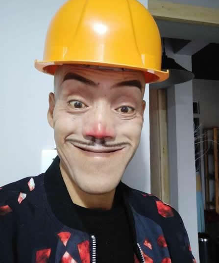 50岁农民因长得像光头强走红