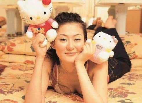 15年前她扔下刚满月的儿子跳楼,如今儿子长得高大帅气（图）