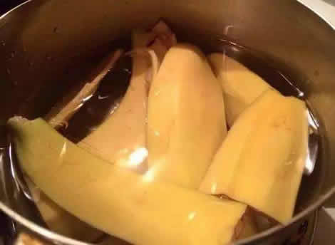 香蕉皮放水里煮一下功效惊人：来学一学（图）