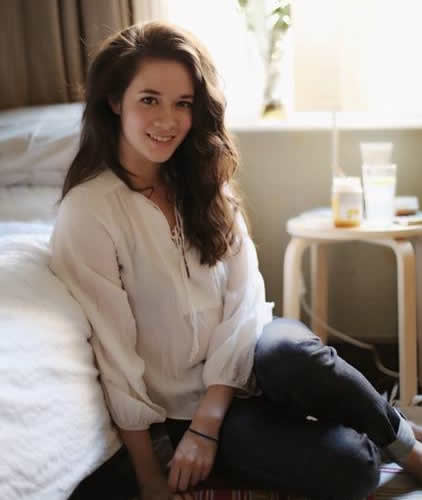 卢靖姗穿吊带笑容美:也太美了吧,混血儿就是出气质 卢靖姗穿吊带笑容美:也太美了吧,混血儿就是出气质