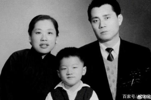 成龙童年照曝光：罕见童年照,成龙小时候就有主角相