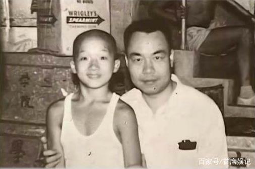 成龙童年照曝光：罕见童年照,成龙小时候就有主角相