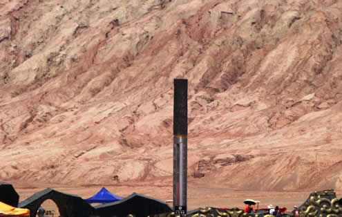 火焰山景区气温飙升：72摄氏度火焰山景区酷热高温引体验