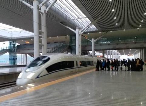 听到先下后上男子下了高铁再也上不去了（图）