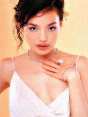 世界上最漂亮的胸部：美女的胸从A罩杯到N罩杯图片