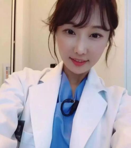美女牙医网络爆红：50岁冻龄美女牙医火了（图）