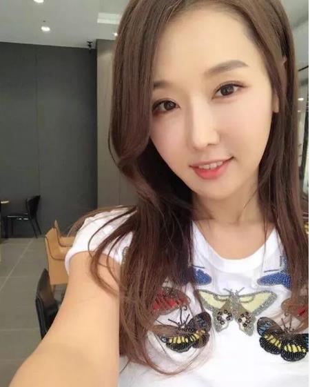 美女牙医网络爆红：50岁冻龄美女牙医火了（图）