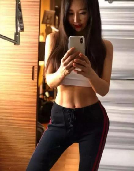 美女牙医网络爆红：50岁冻龄美女牙医火了（图）