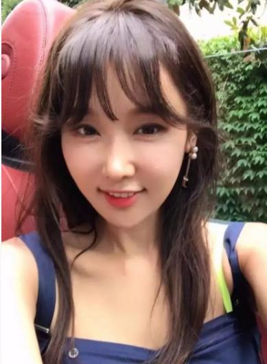 美女牙医网络爆红:50岁冻龄美女牙医火了(图) 美女牙医网络爆红:50岁冻龄美女牙医火了(图)