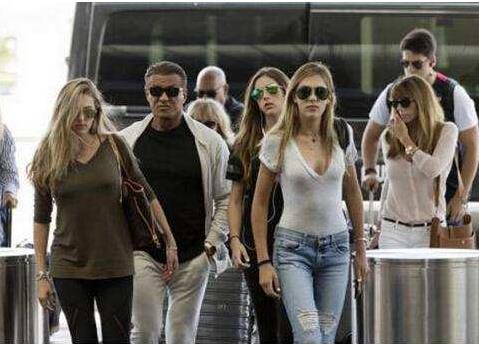 史泰龙带三千金现身机场：史泰龙的女儿很美（图）