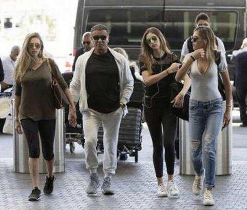 史泰龙带三千金现身机场：史泰龙的女儿很美（图）