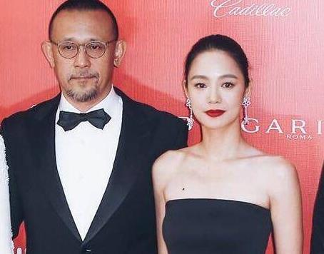 姜文40岁妻子曝光：穿着得体大方,气质一直在线