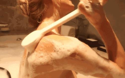 女人洗澡的时候是啥样的:女人洗澡和男人有什么不同 女人洗澡的时候是啥样的:女人洗澡和男人有什么不同