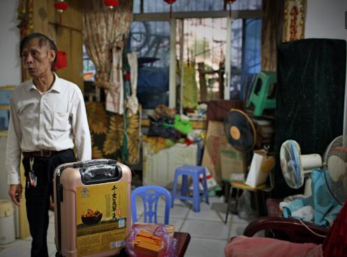 妻子狂买保健品逼迫他吃 丈夫求助(图) 妻子狂买保健品逼迫他吃 丈夫求助(图)