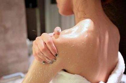 洗澡的时候从你身上搓出来的“泥”到底是什么(图) 洗澡的时候从你身上搓出来的“泥”到底是什么(图)