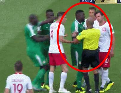 球员受伤却坚持进攻惹急对手:世界杯爆发1大规模冲突! 球员受伤却坚持进攻惹急对手:世界杯爆发1大规模冲突!