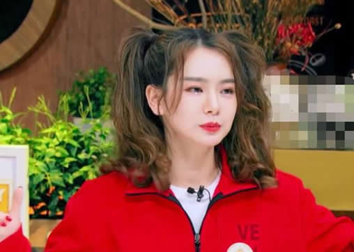 戚薇私人冰箱曝光：千金难买我乐意,塞满名贵香水（图）