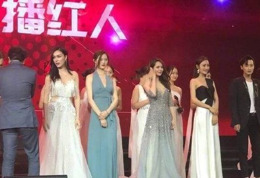 又是一组大型网红翻车现场,网友:同一个医院,同一种尴尬! 又是一组大型网红翻车现场,网友:同一个医院,同一种尴尬!