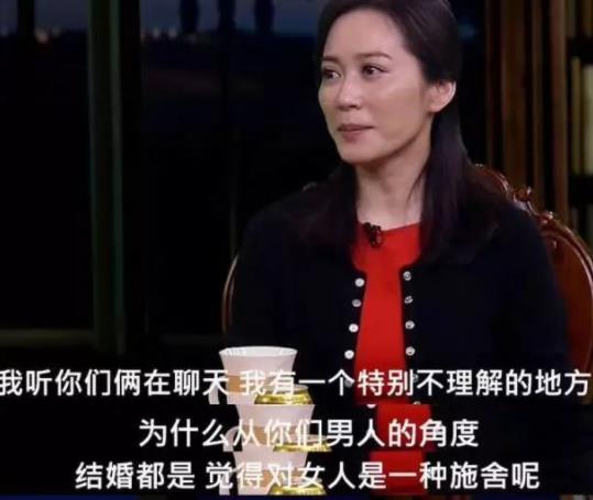 俞飞鸿遭遇男性主持人的刻薄提问,然而她的回答让不少女性都鼓掌