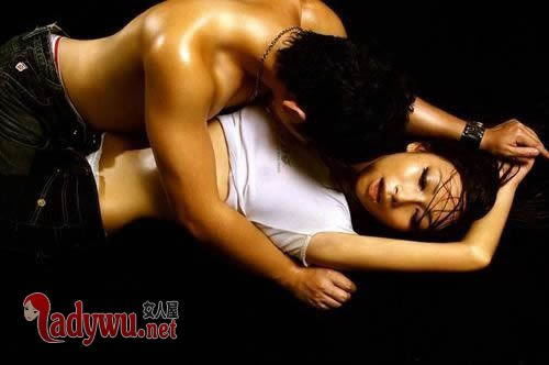 女人想睡男人的表现:女人3个细节说明她想睡你(图) 女人想睡男人的表现:女人3个细节说明她想睡你(图)