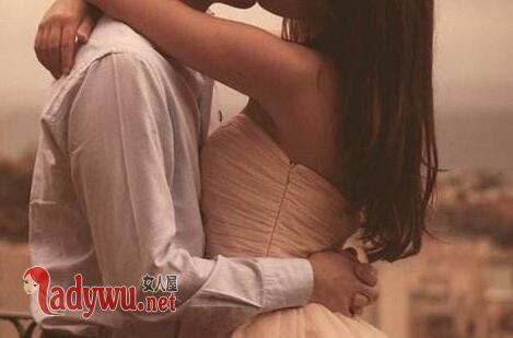 女人想睡男人的表现:女人3个细节说明她想睡你(图) 女人想睡男人的表现:女人3个细节说明她想睡你(图)