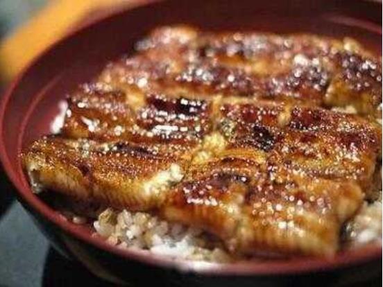 电鳗为什么会放电：电鳗放电原理能电死人吗,电鳗能吃吗