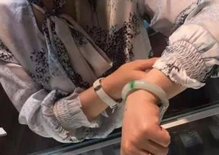 41000的手镯卖410:粗心大意忙乱中按错了小数点(图) 41000的手镯卖410:粗心大意忙乱中按错了小数点(图)