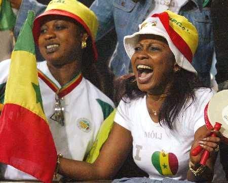 俄罗斯世界杯32强各国美女球迷：个个胸悍（组图）