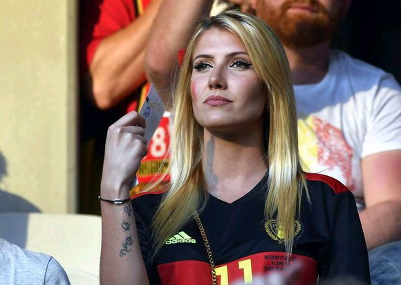 俄罗斯世界杯32强各国美女球迷：个个胸悍（组图）