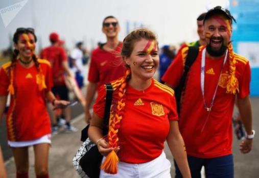 2018俄罗斯世界杯全球美女球迷云集：美女球迷颜值对比