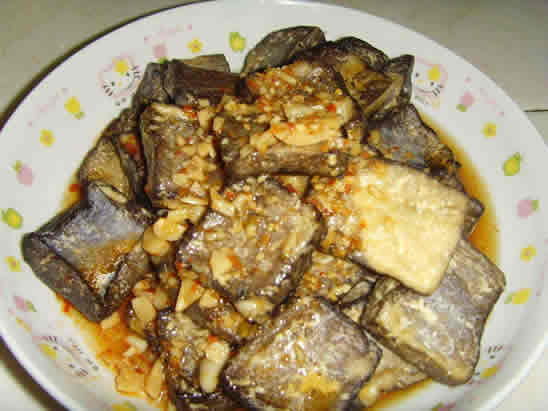 臭豆腐配料疑恶意:臭豆腐包装配料表真假包装对比 臭豆腐配料疑恶意:臭豆腐包装配料表真假包装对比