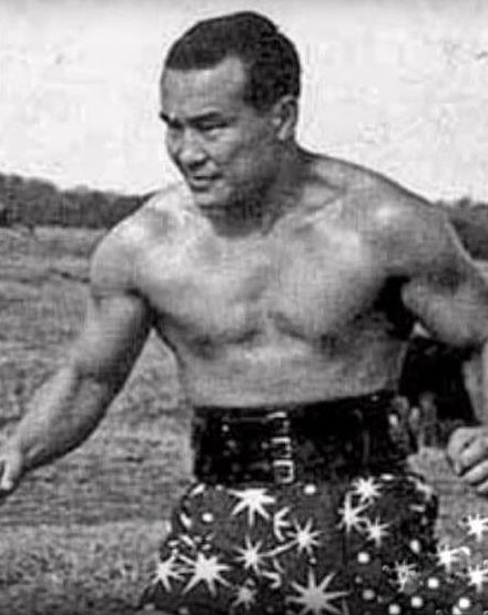 神功班勺吸脸上：生活中十大拥有特异功能的人盘点（图）