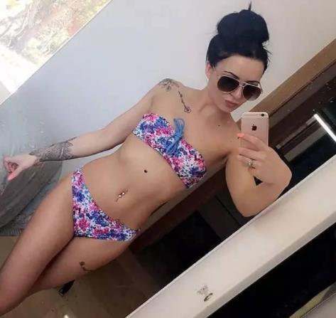 美女晒性感自拍照,却因此捡回一条命!（图）