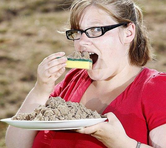 女子吃这物20年胃里取出6斤毛球:异食癖患者盘点 女子吃这物20年胃里取出6斤毛球:异食癖患者盘点