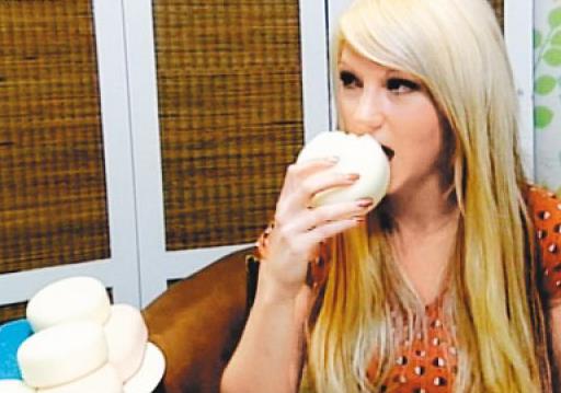 女子吃这物20年胃里取出6斤毛球:异食癖患者盘点 女子吃这物20年胃里取出6斤毛球:异食癖患者盘点