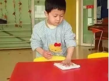 家具总是擦完又落灰?教你一招搞定!(图) 家具总是擦完又落灰?教你一招搞定!(图)