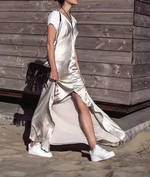 长裙配什么鞋子好看：穿长裙试着这样搭鞋子时髦又好看