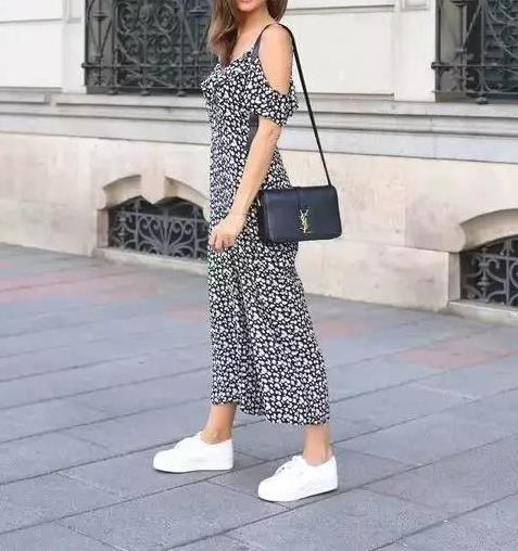 长裙配什么鞋子好看：穿长裙试着这样搭鞋子时髦又好看