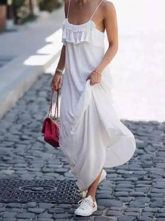 长裙配什么鞋子好看：穿长裙试着这样搭鞋子时髦又好看