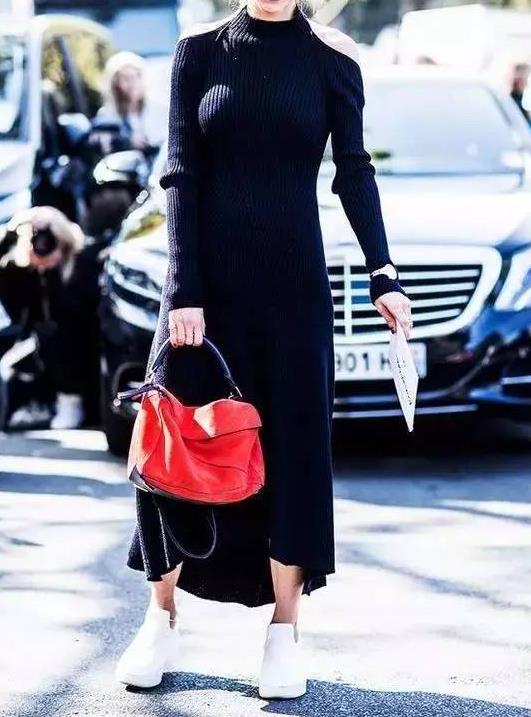 长裙配什么鞋子好看：穿长裙试着这样搭鞋子时髦又好看