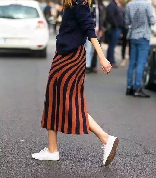 长裙配什么鞋子好看：穿长裙试着这样搭鞋子时髦又好看