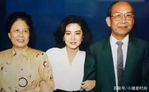 林青霞基因逆风翻盘：林青霞三个女儿合照,有妈妈影子了