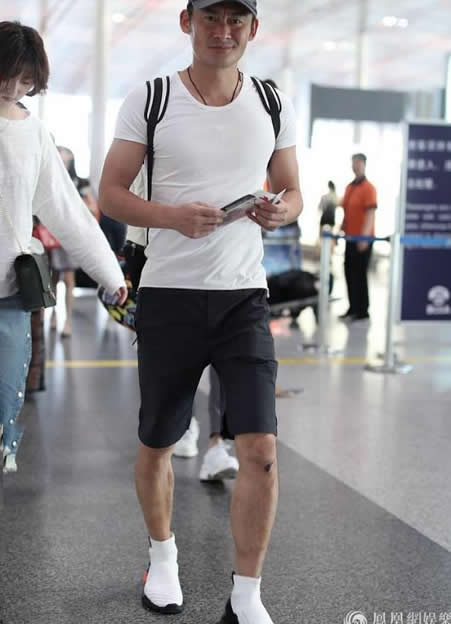 景岗山紧身衣秀身材：51岁景岗山紧身衣,中年不发福