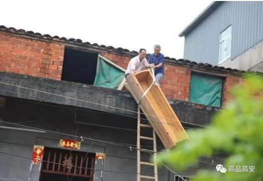 村民上交5871副棺木：殡葬改革,心里难受但还是会配合