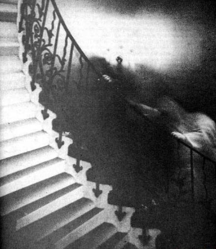 世界十大灵异照片:照片中存在着某种灵异事件(图) 世界十大灵异照片:照片中存在着某种灵异事件(图)