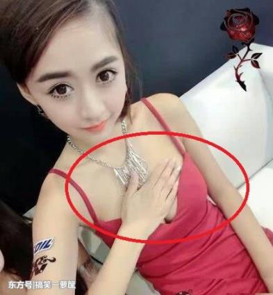 妹子这么有料就别捂了，透过手缝我们啥都看的清清楚楚啊