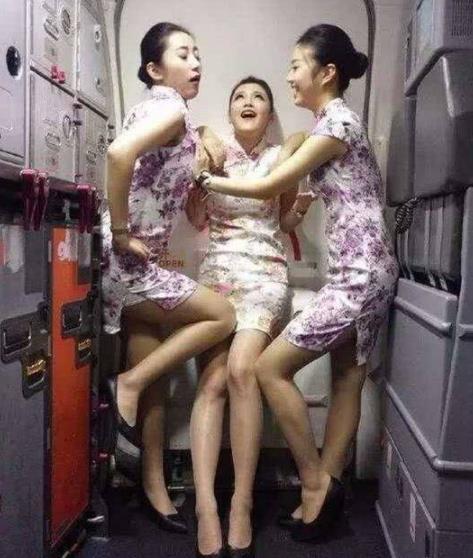 空姐也有贪玩的时候