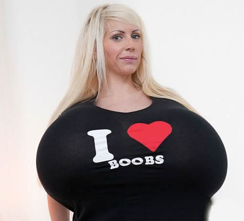 全球最大的人造胸部：女人为漂亮隆胸整容（图）