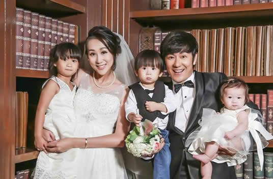 蒋丽莎晒女儿丑照：实力坑娃系列（图）